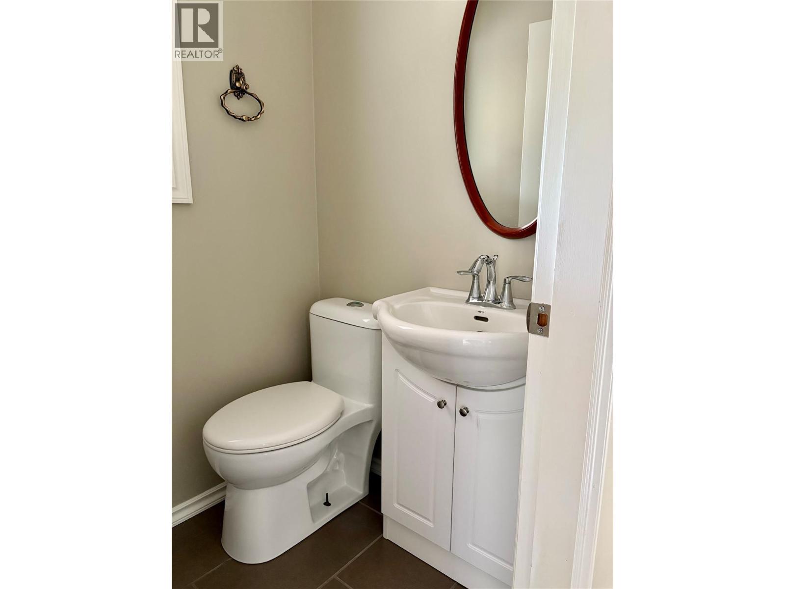 210 10th Avenue Nw, Nakusp, British Columbia  V0G 1R0 - Photo 15 - 10359035