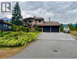 210 10th Avenue NW, nakusp, British Columbia
