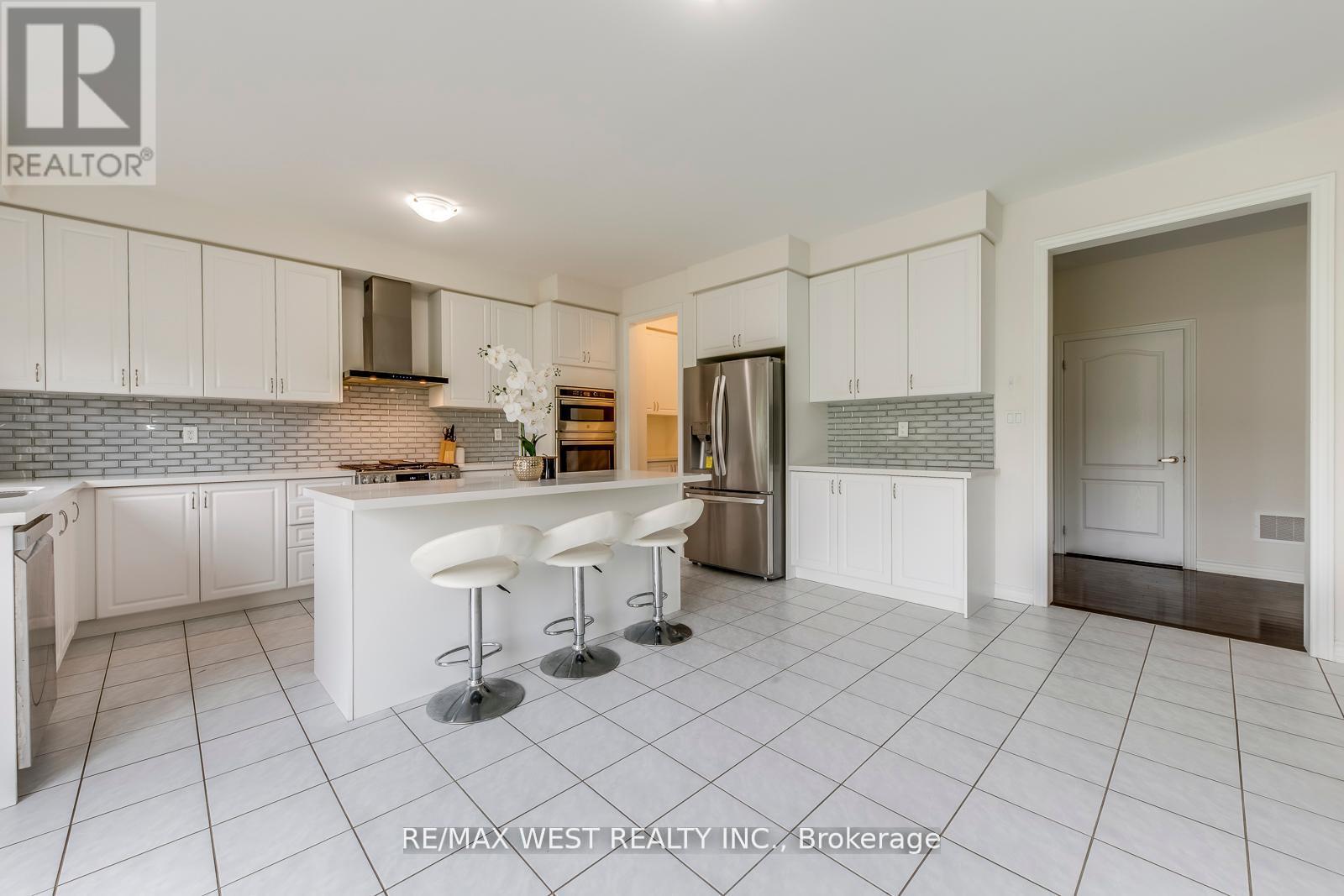 286 Danny Wheeler Boulevard, Georgina, Ontario  L4P 0J9 - Photo 17 - N12347948