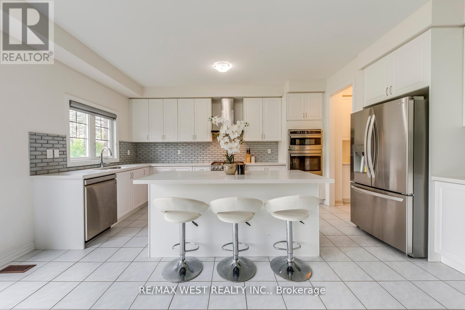 286 Danny Wheeler Boulevard, Georgina, Ontario  L4P 0J9 - Photo 18 - N12347948