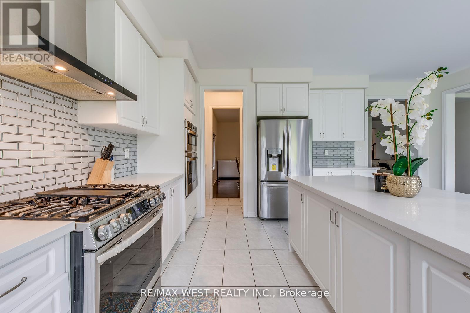 286 Danny Wheeler Boulevard, Georgina, Ontario  L4P 0J9 - Photo 22 - N12347948