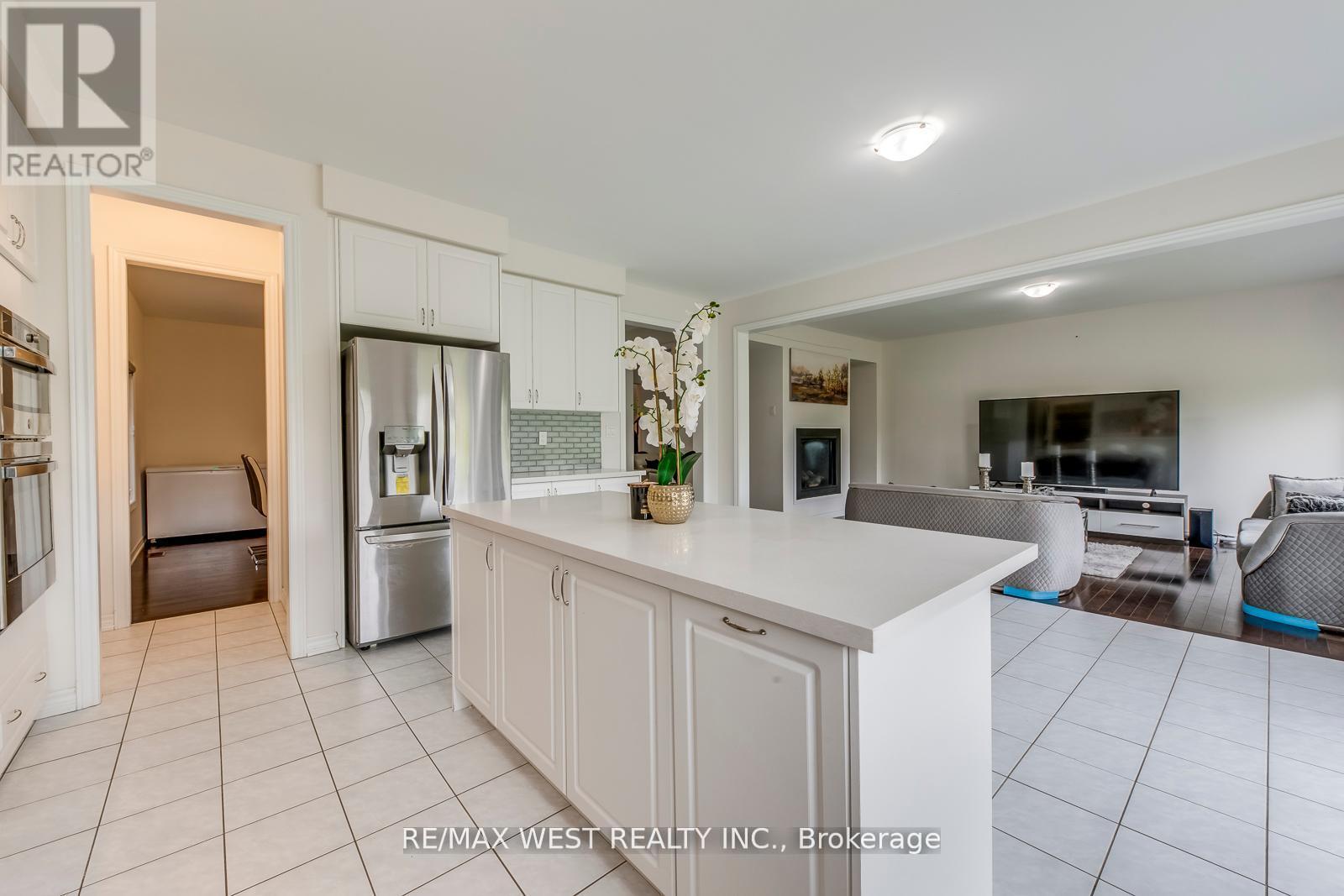 286 Danny Wheeler Boulevard, Georgina, Ontario  L4P 0J9 - Photo 24 - N12347948