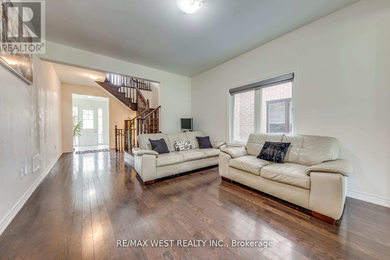 286 Danny Wheeler Boulevard, Georgina, Ontario  L4P 0J9 - Photo 6 - N12347948
