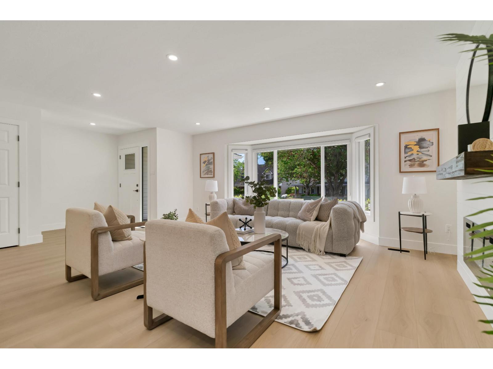 Property at 14097 16A AVENUE image 5