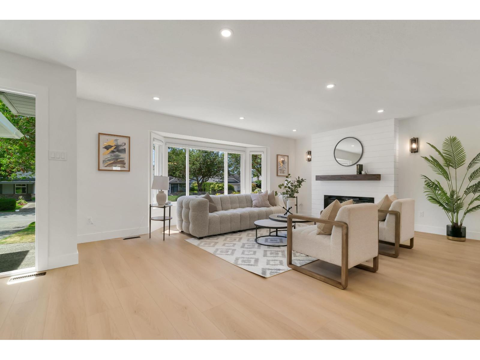 Property at 14097 16A AVENUE image 3