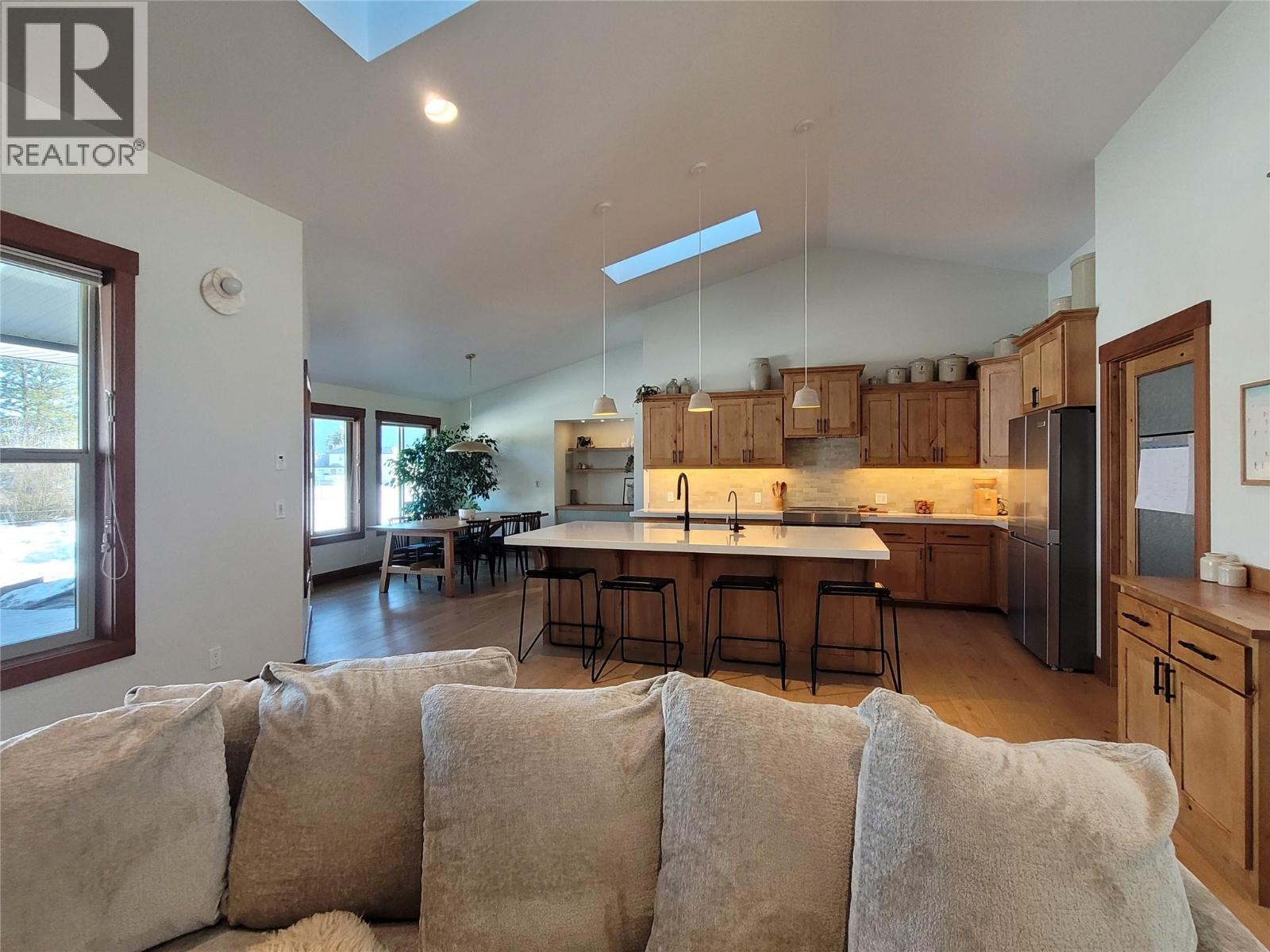 8170 Plotnikoff Road, Grand Forks, British Columbia  V0H 1H2 - Photo 17 - 10359257