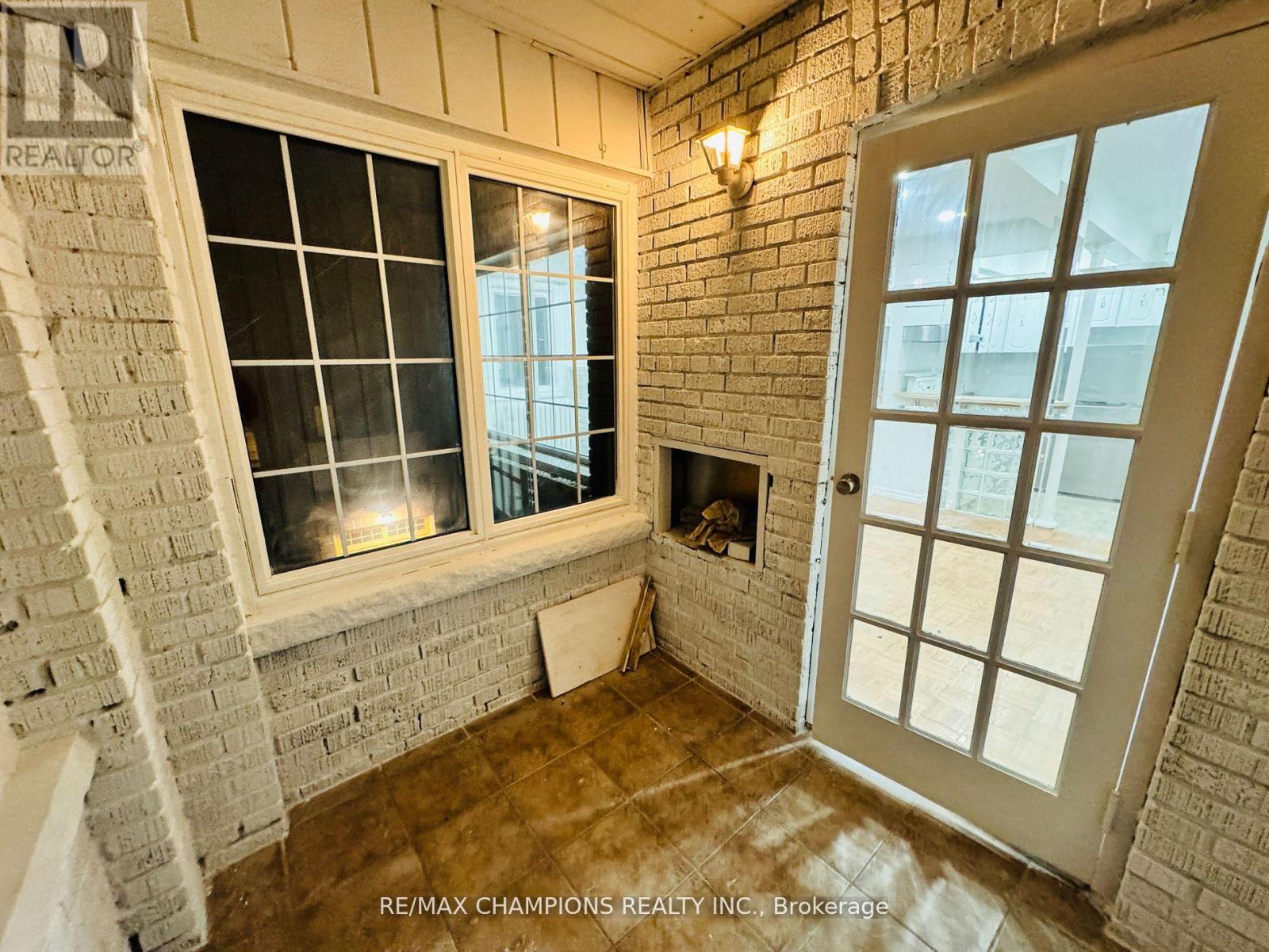 203 - 2 ELM GROVE AVENUE, Toronto, Ontario