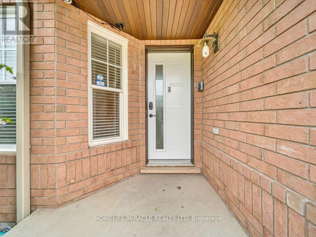 80 Sweetwood Circle, Brampton (Fletcher's Meadow), Ontario  L7A 2S1 - Photo 5 - W12345631