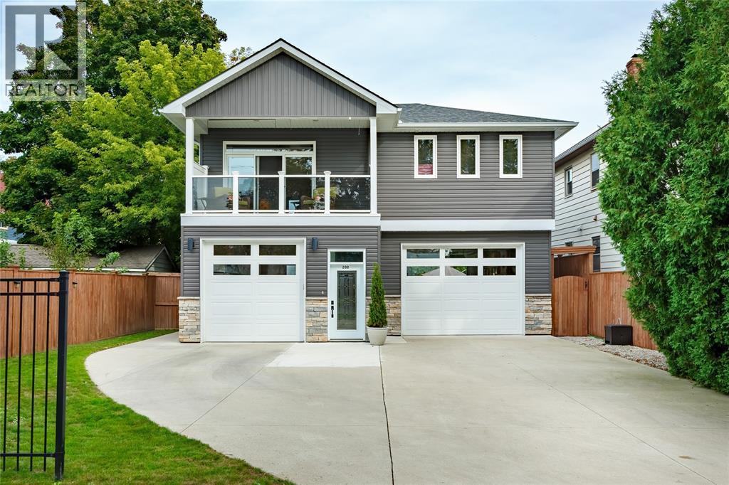 200 Brock Street North, Sarnia, Ontario  N7T 5Z3 - Photo 2 - 25020655