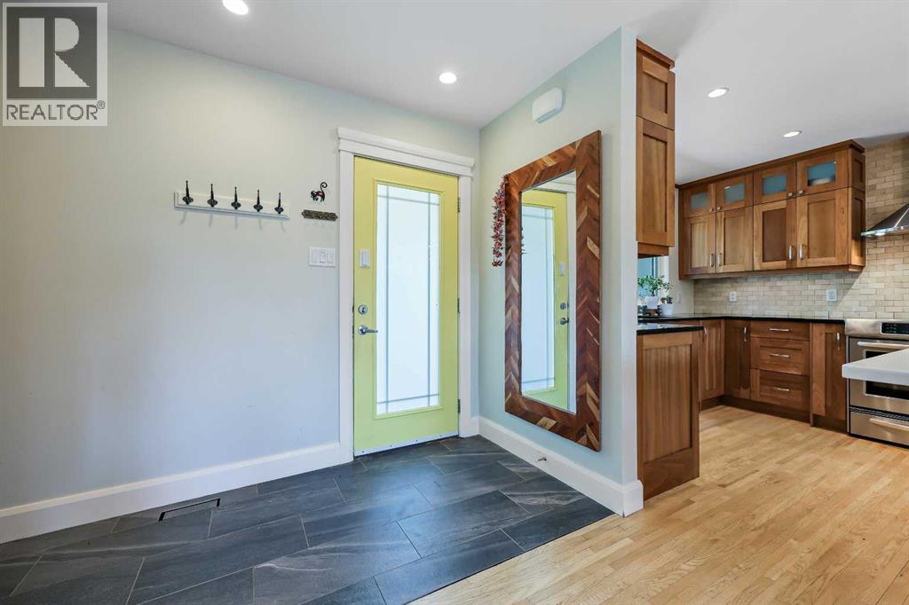 Property at 21 Columbia Place NW image 3