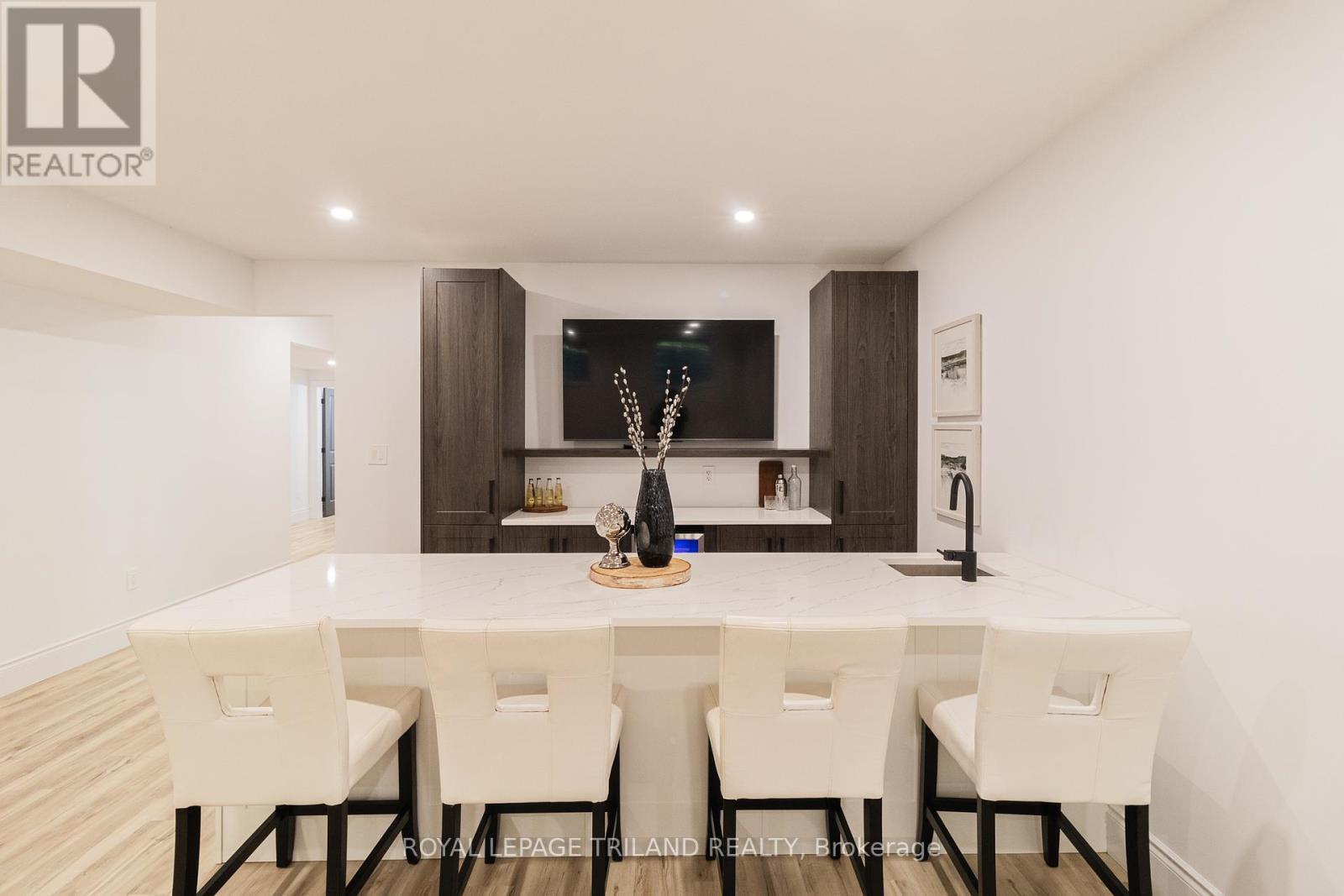 10175 Merrywood Drive, Lambton Shores, Ontario  N0M 1T0 - Photo 31 - X12348026