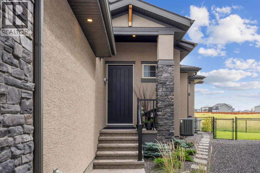 Property at 64 Walcrest View SE image 3