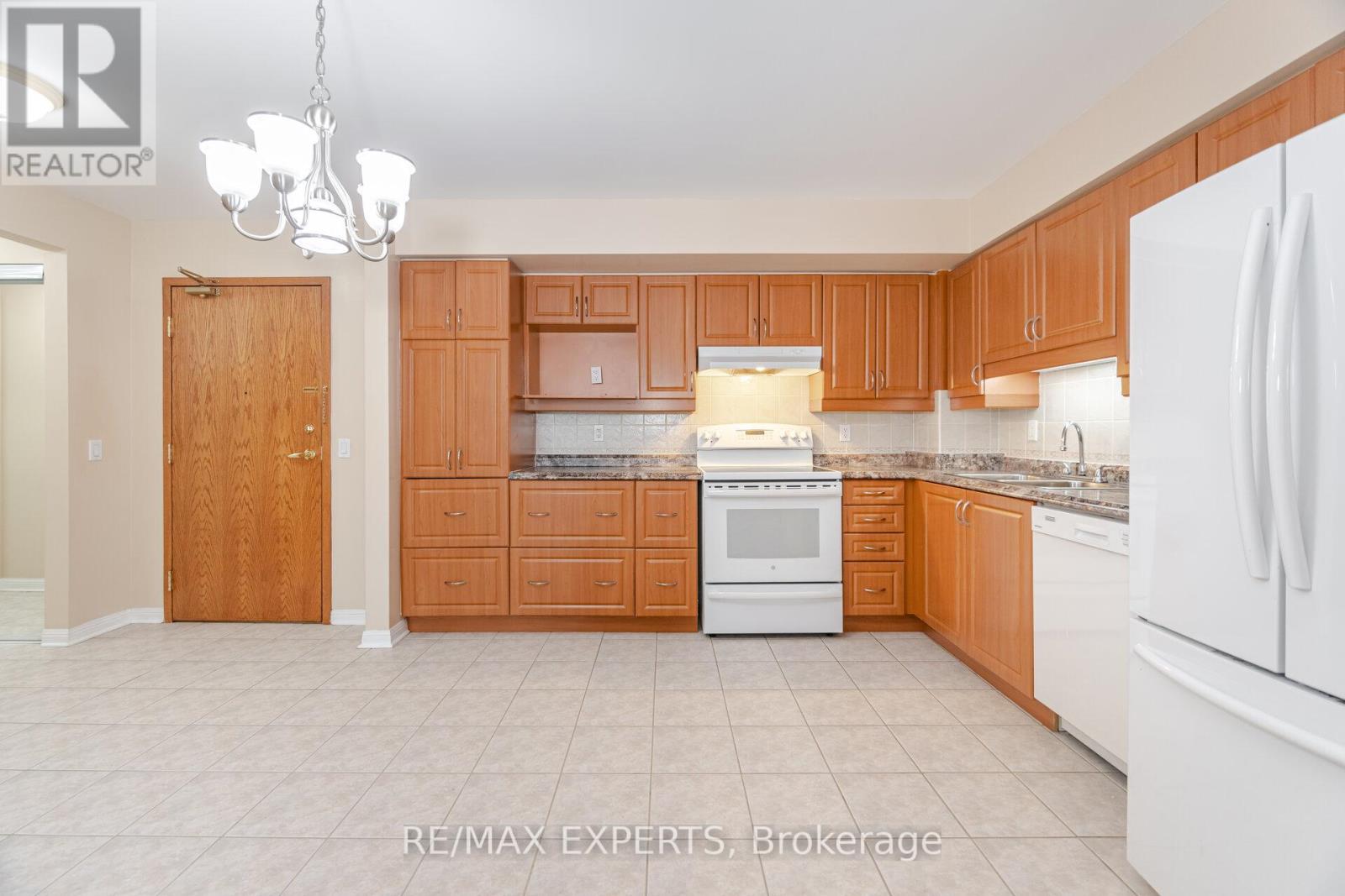 216 - 2502 Rutherford Road, Vaughan (Maple), Ontario  L4K 5N6 - Photo 16 - N12342339
