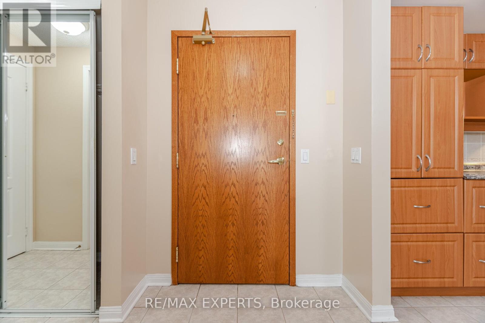 216 - 2502 Rutherford Road, Vaughan (Maple), Ontario  L4K 5N6 - Photo 13 - N12342339