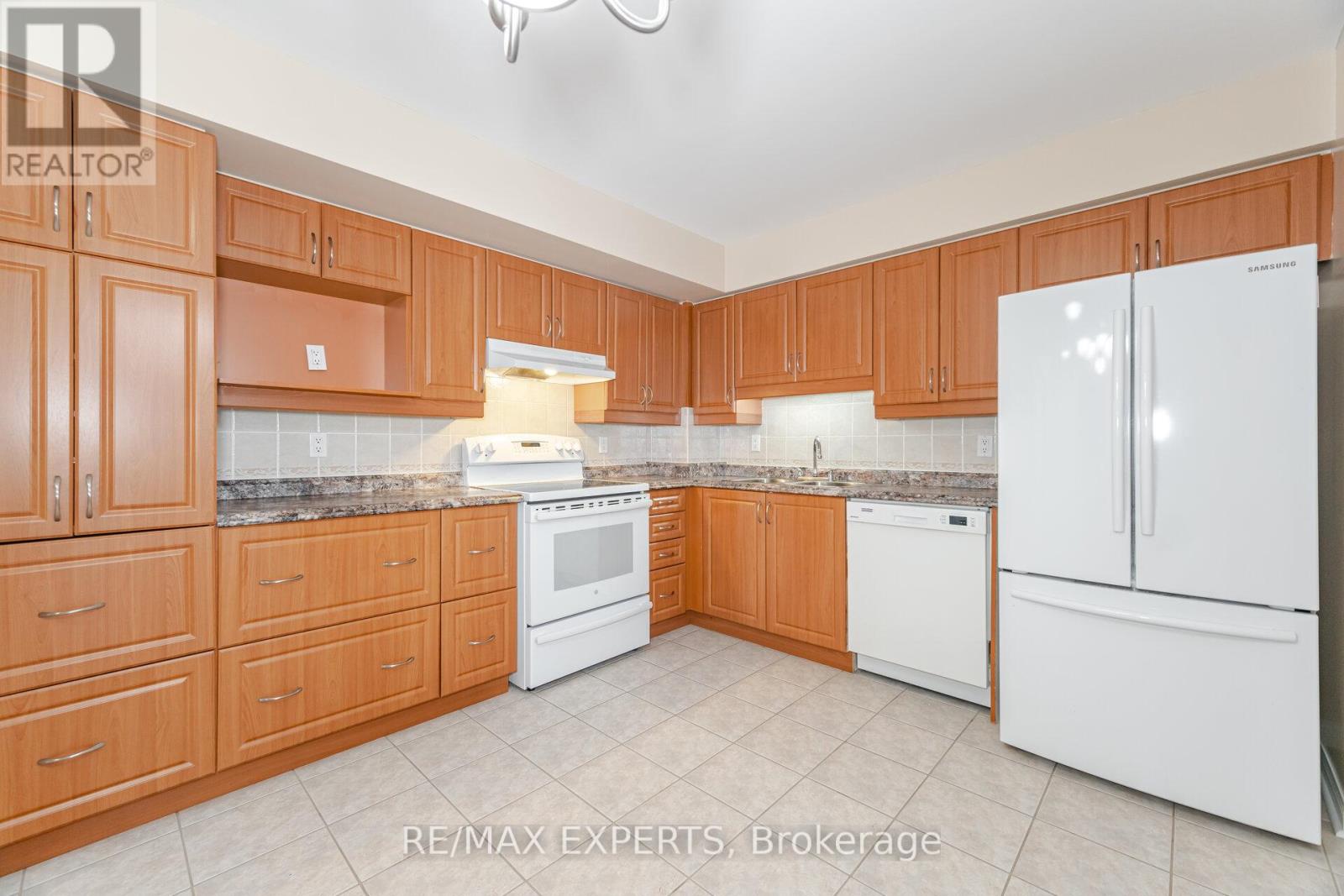 216 - 2502 Rutherford Road, Vaughan (Maple), Ontario  L4K 5N6 - Photo 18 - N12342339