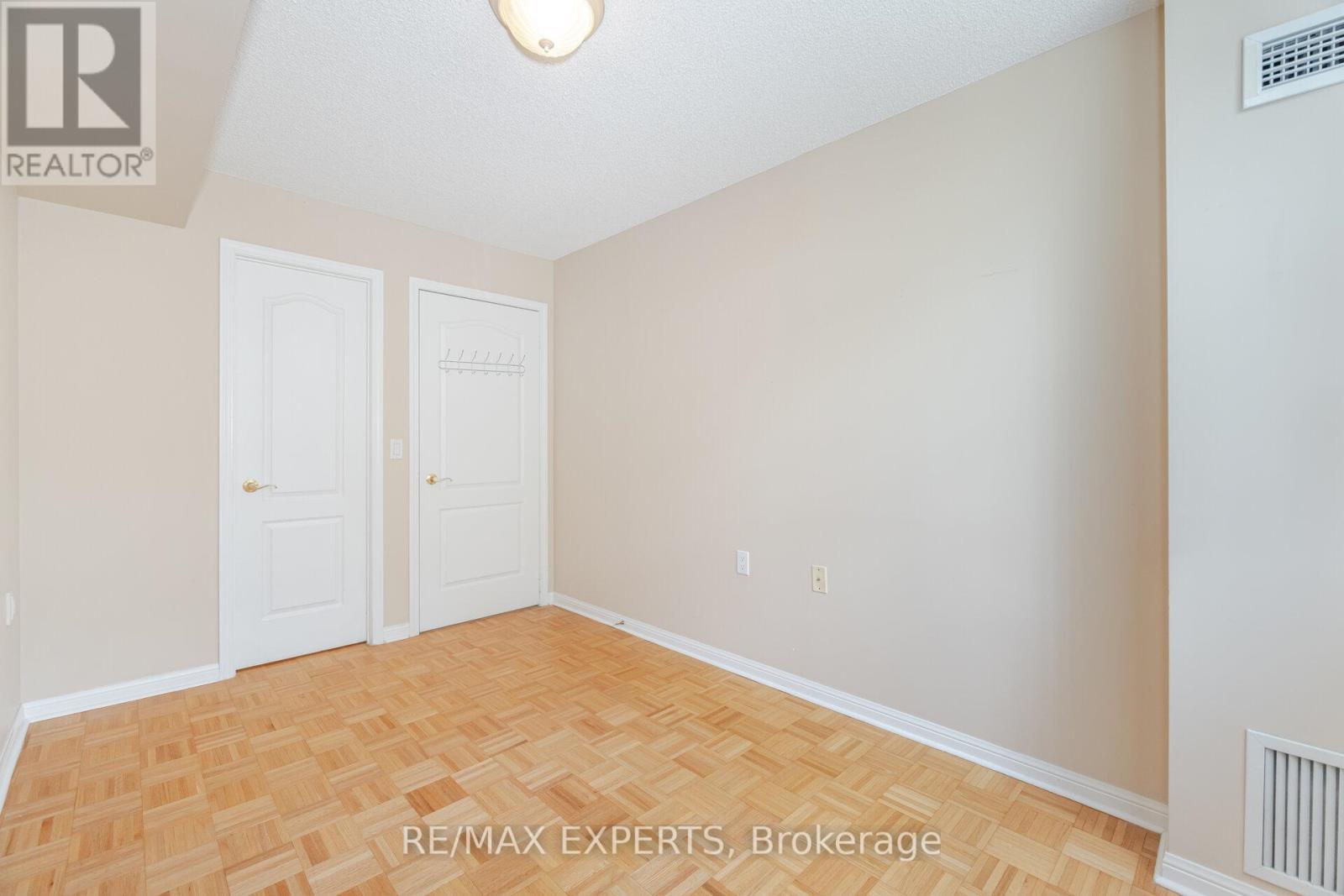 216 - 2502 Rutherford Road, Vaughan (Maple), Ontario  L4K 5N6 - Photo 32 - N12342339
