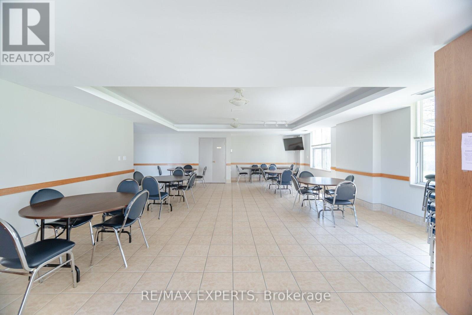 216 - 2502 Rutherford Road, Vaughan (Maple), Ontario  L4K 5N6 - Photo 42 - N12342339