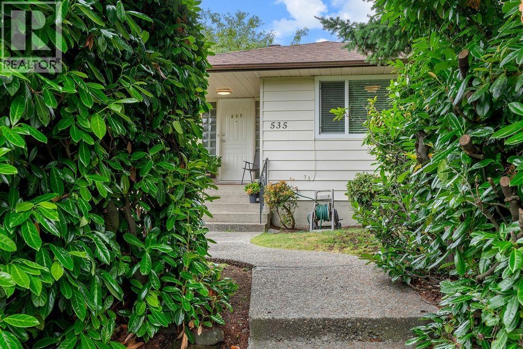 535 Holdom Avenue, Burnaby, British Columbia  V5B 3V3 - Photo 7 - R3032145