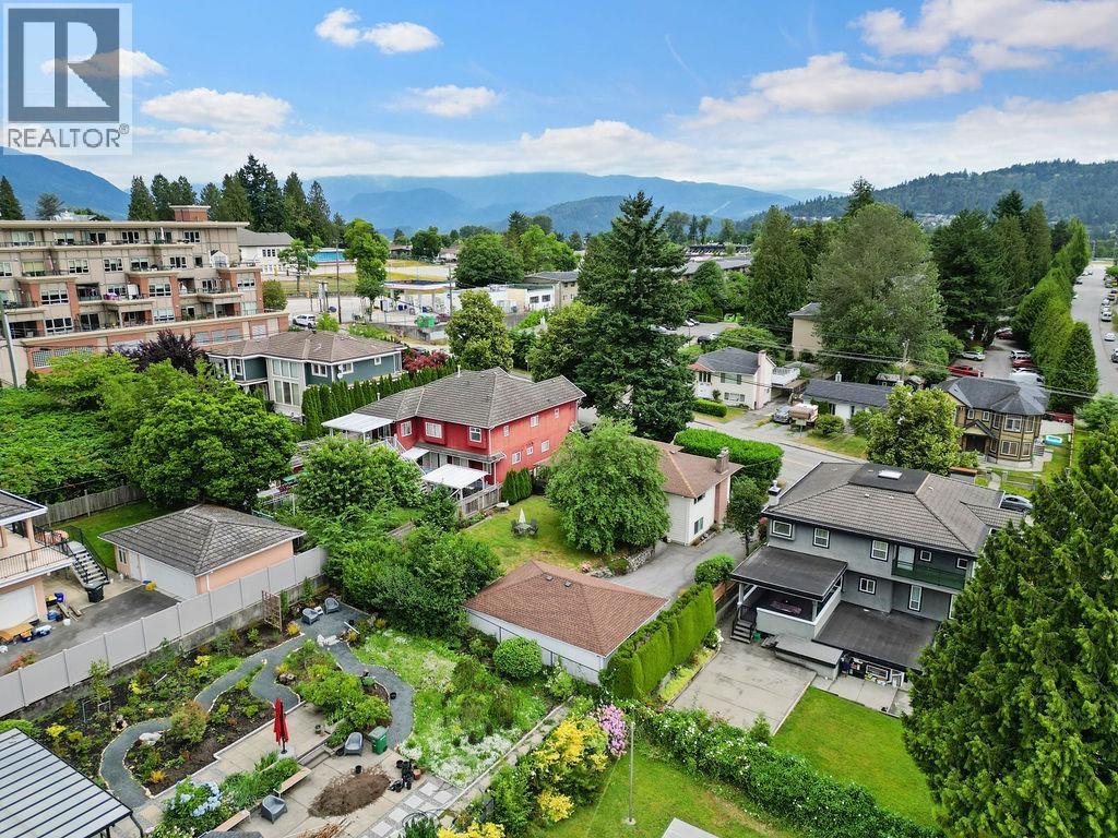 535 Holdom Avenue, Burnaby, British Columbia  V5B 3V3 - Photo 5 - R3032145
