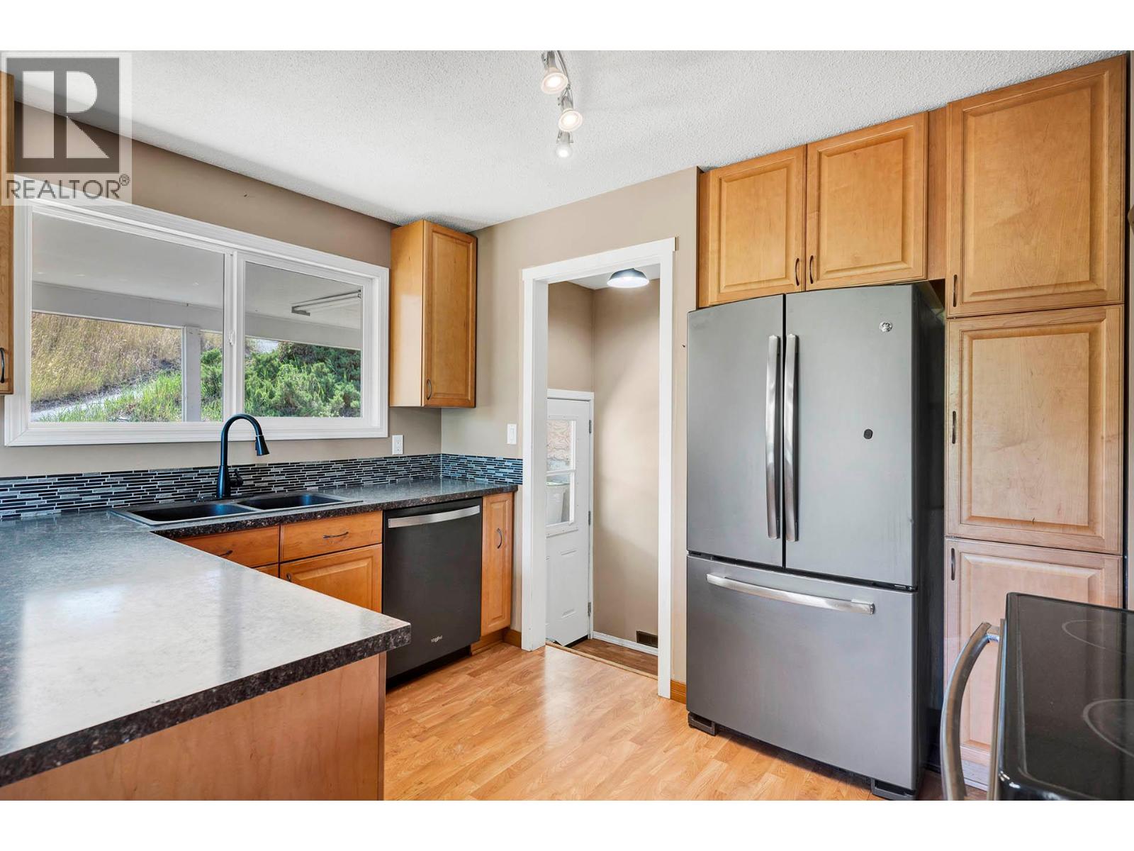 Property at 1253 HIGHRIDGE Drive image 4