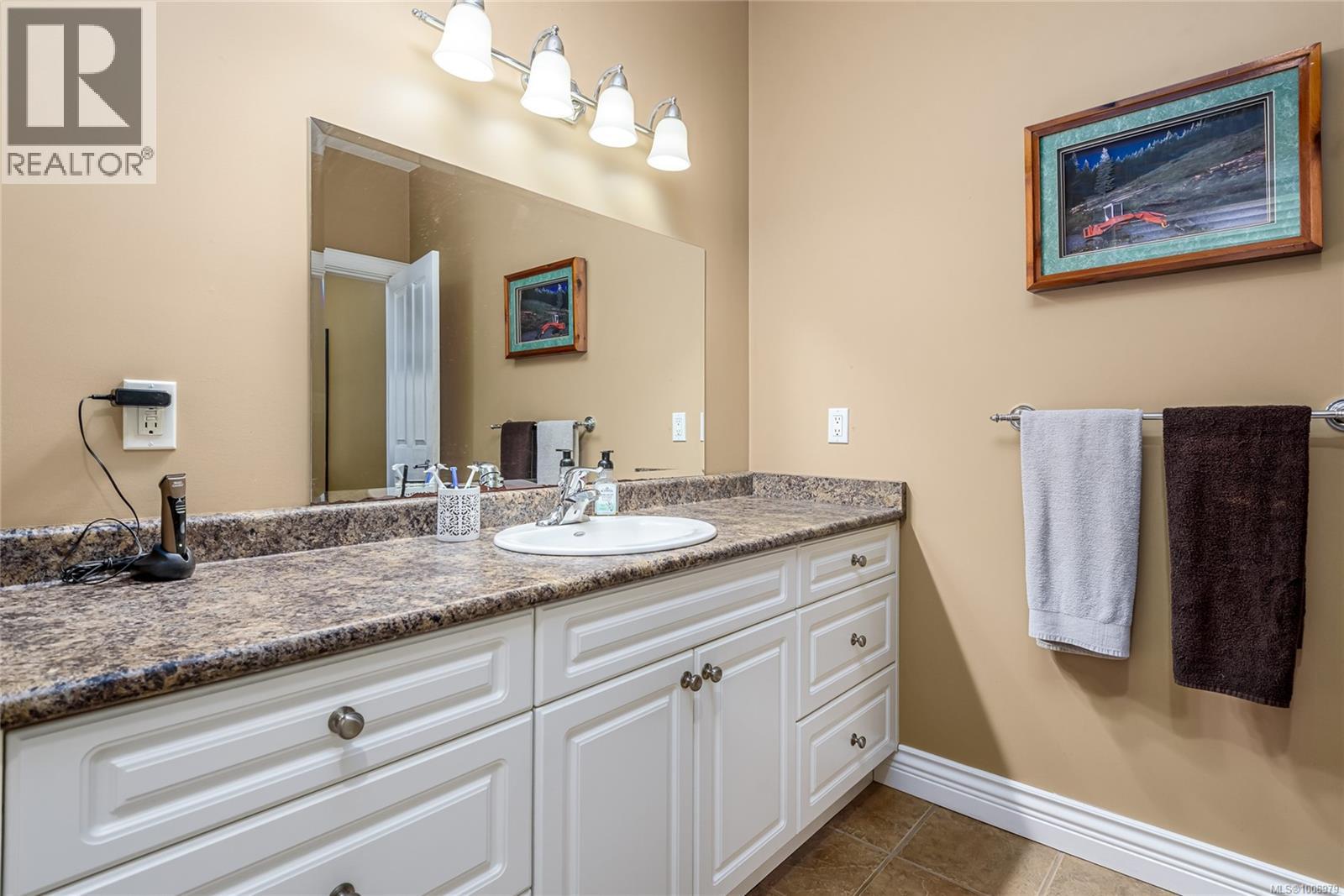 48 Mills Rd, Courtenay, British Columbia  V9N 3L3 - Photo 19 - 1008979