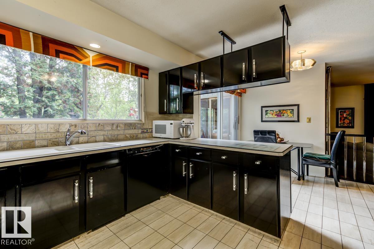 Property at 39 WOLF CR NW image 3