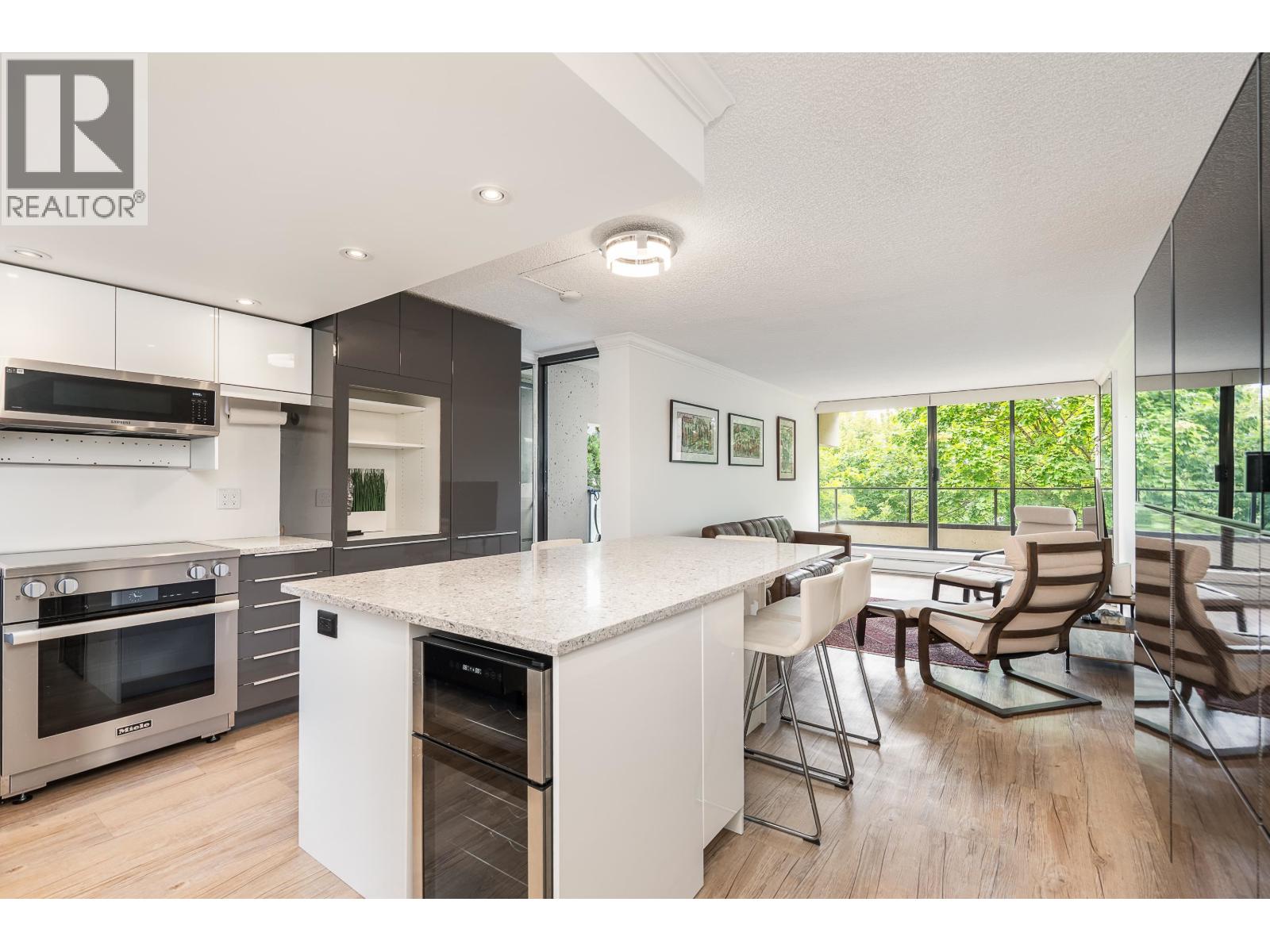 201 1995 Beach Avenue, Vancouver, British Columbia  V6G 2Y3 - Photo 6 - R3037711