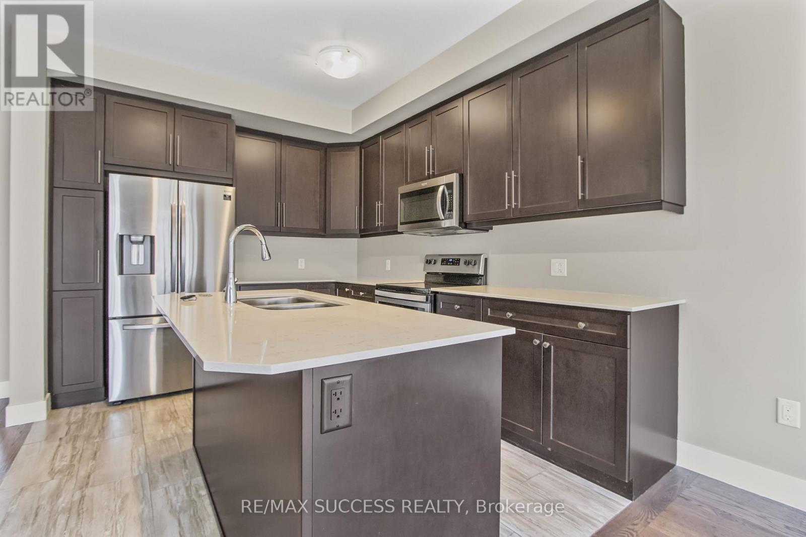 85 - 1960 Dalmagarry Road, London North, Ontario  N6G 0T8 - Photo 10 - X12348016