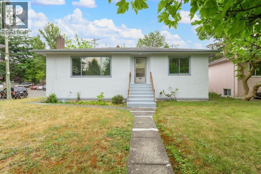 3008 GARDEN DRIVE, Vancouver, British Columbia