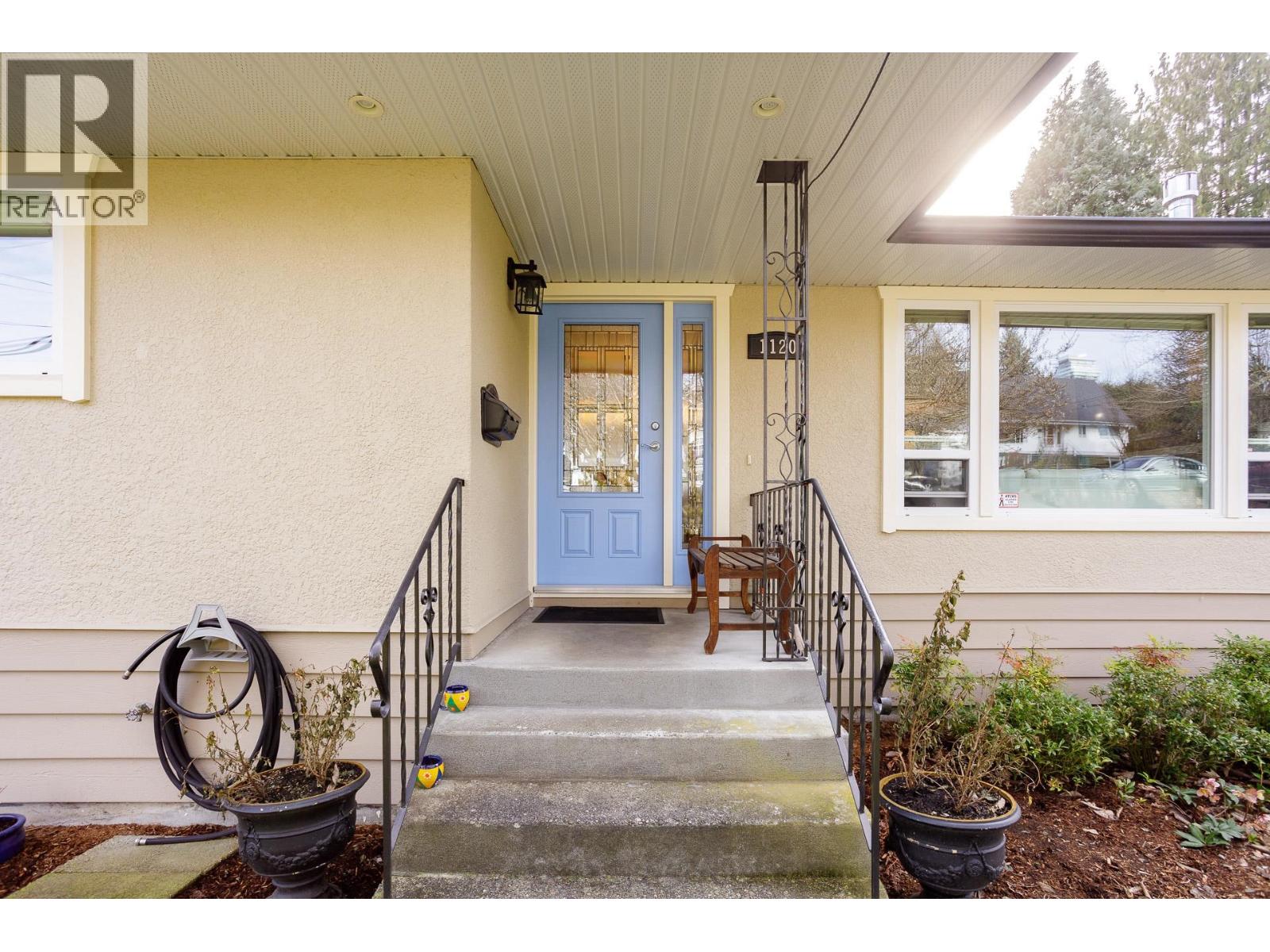 1120 Rochester Avenue, Coquitlam, British Columbia  V3K 2X4 - Photo 2 - R3037542