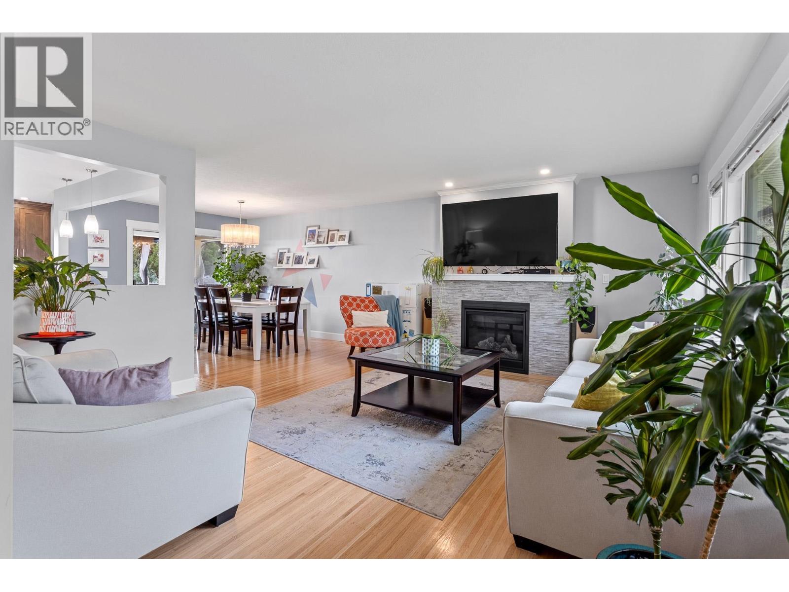 1120 Rochester Avenue, Coquitlam, British Columbia  V3K 2X4 - Photo 3 - R3037542