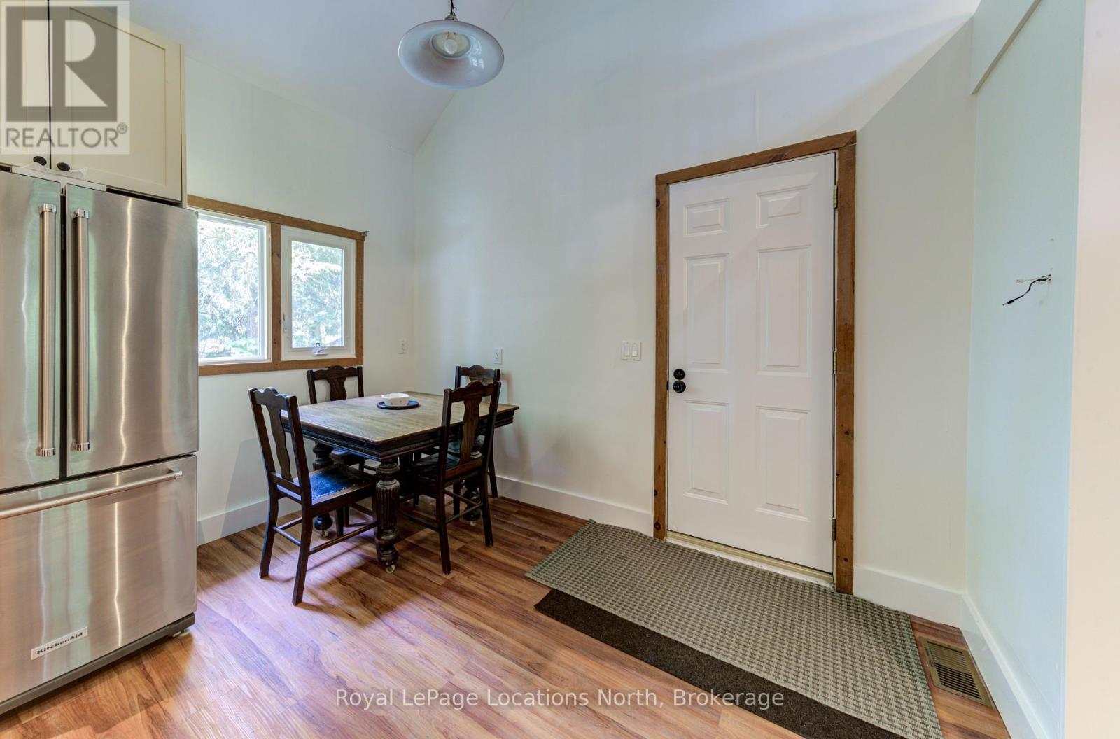 6 Third Street, Tiny, Ontario  L0L 2J0 - Photo 15 - S12270593