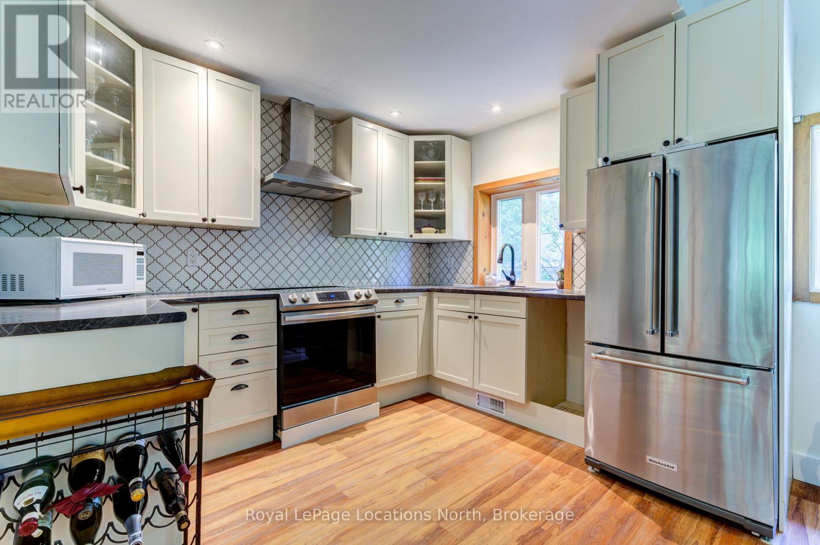 6 Third Street, Tiny, Ontario  L0L 2J0 - Photo 10 - S12270593