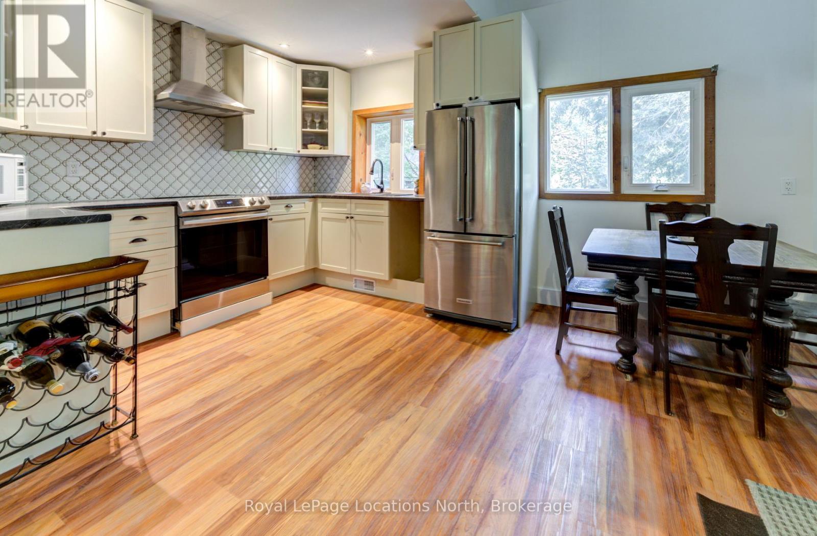 6 Third Street, Tiny, Ontario  L0L 2J0 - Photo 14 - S12270593