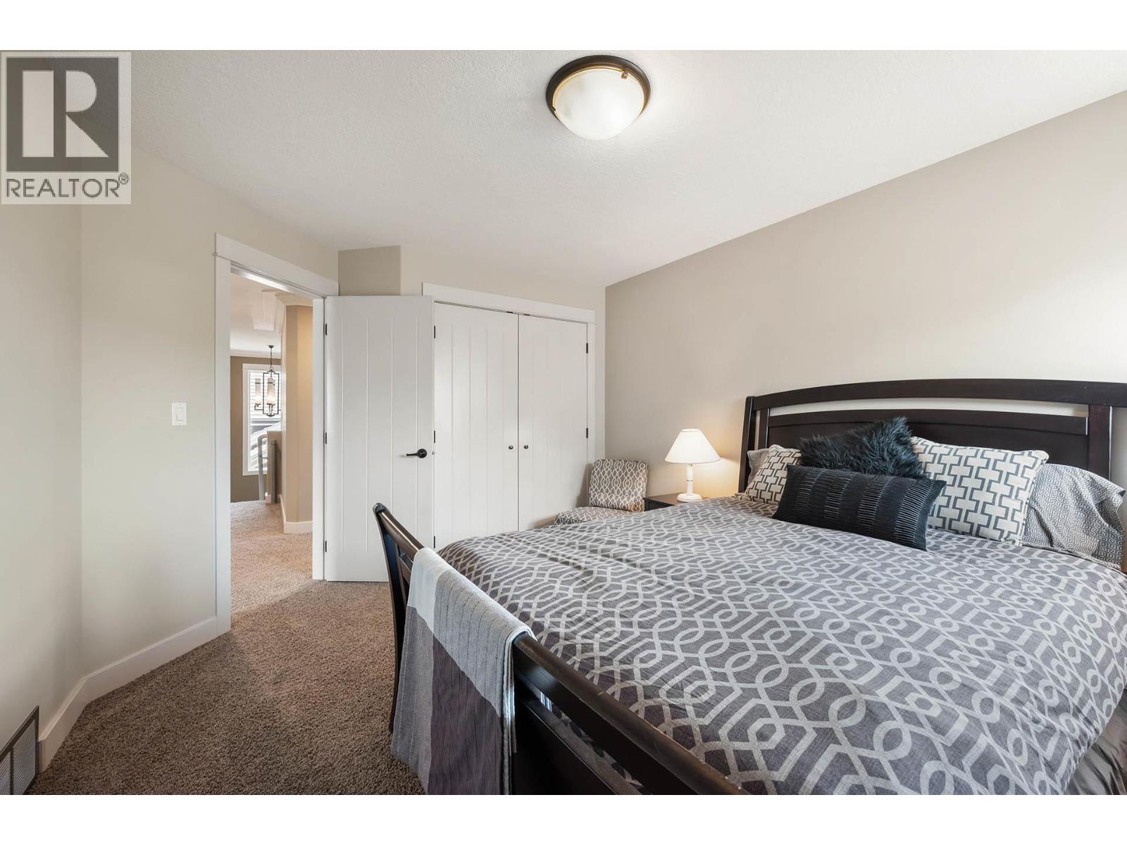 Property at 341 FERNIE Place image 5