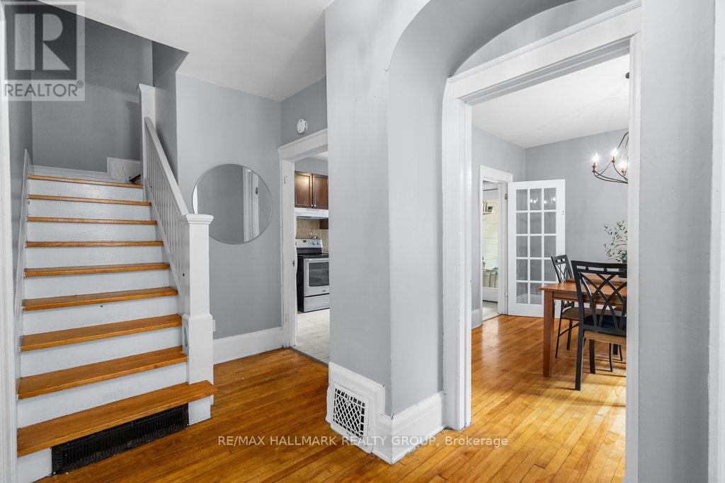 388 First Avenue, Ottawa, Ontario  K1S 2H1 - Photo 3 - X12348114