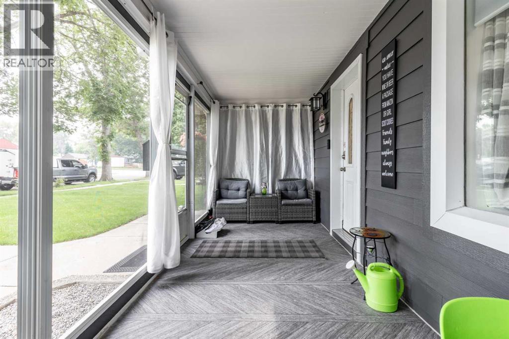 Property at 60 9 Street SW image 5
