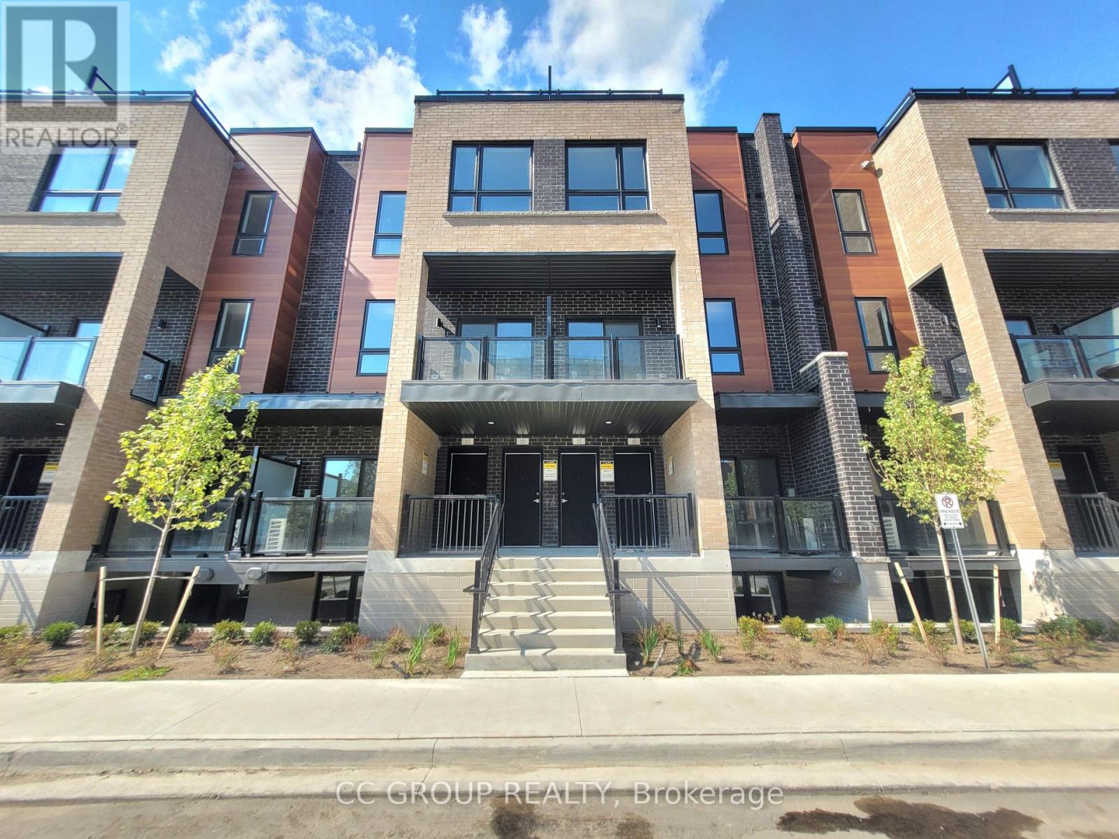 21 - 16 Lytham Green Circle, Newmarket, Ontario  L3Y 0H3 - Photo 1 - N12348054