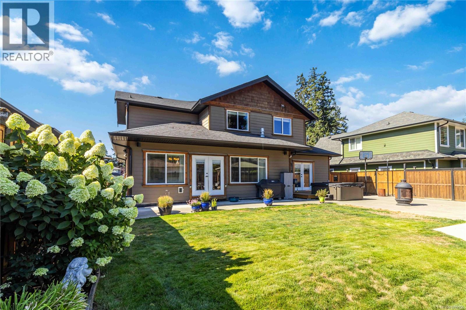 Property at 544 Woodend Rd image 2