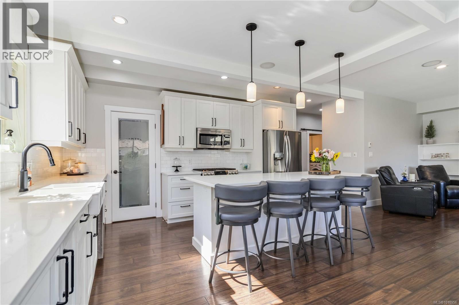 Property at 544 Woodend Rd image 4