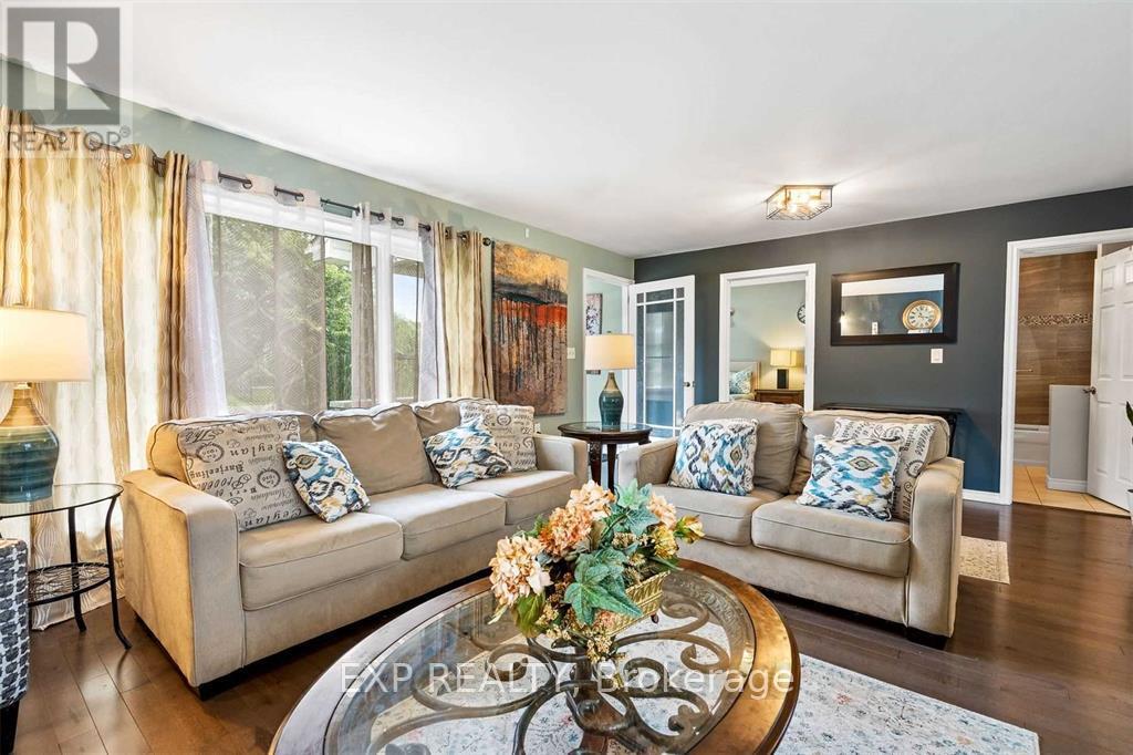 70 Jarrow Road, St. Catharines, Ontario  L2M 1B6 - Photo 5 - X12348107