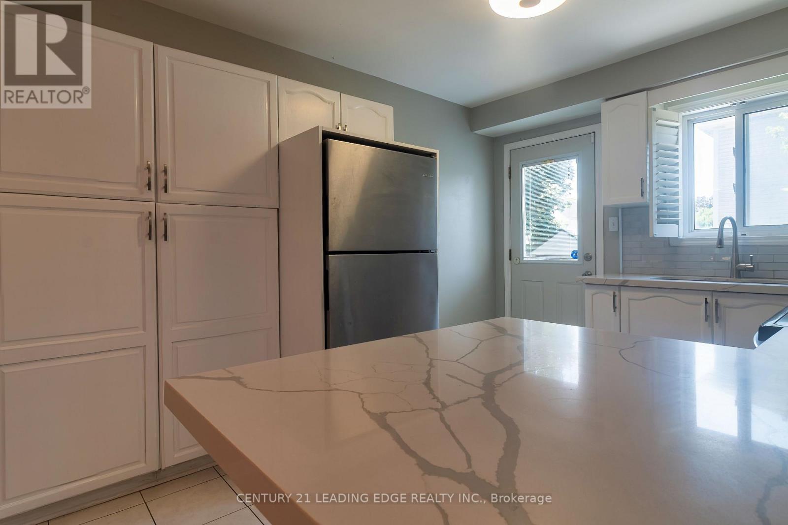 9 Portage Trail, Whitby (Port Whitby), Ontario  L1N 9R4 - Photo 14 - E12347174