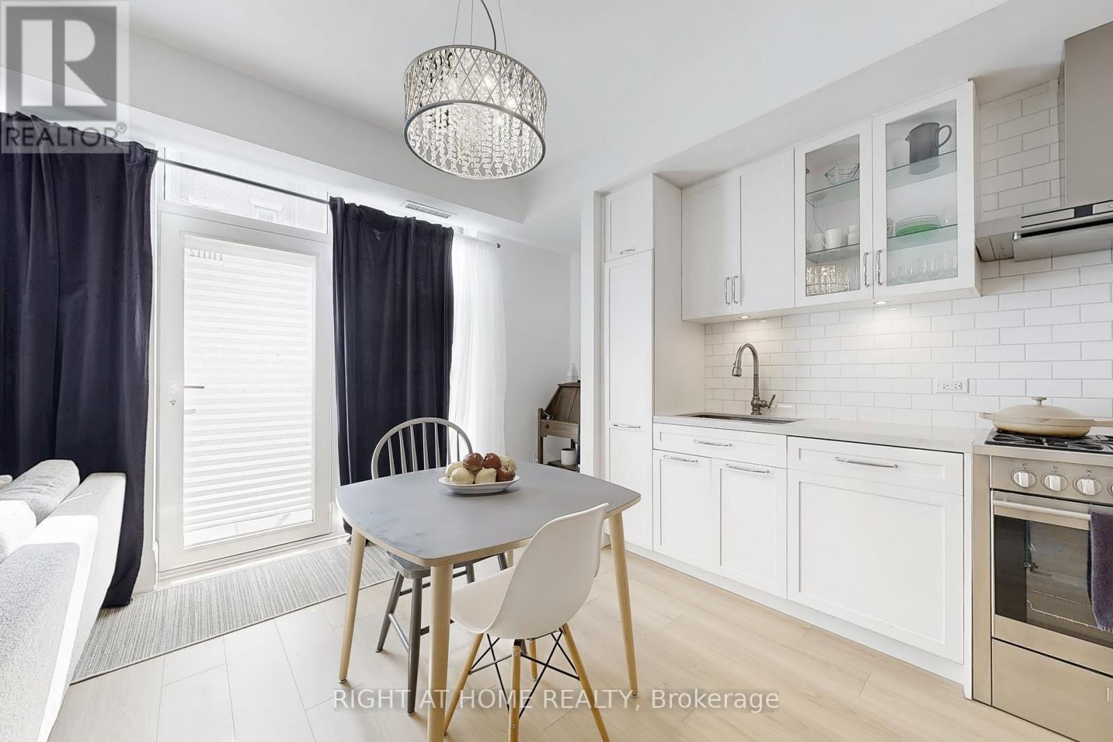 Th-112 - 25 Malcolm Road, Toronto, Ontario  M4G 0C1 - Photo 8 - C12348131
