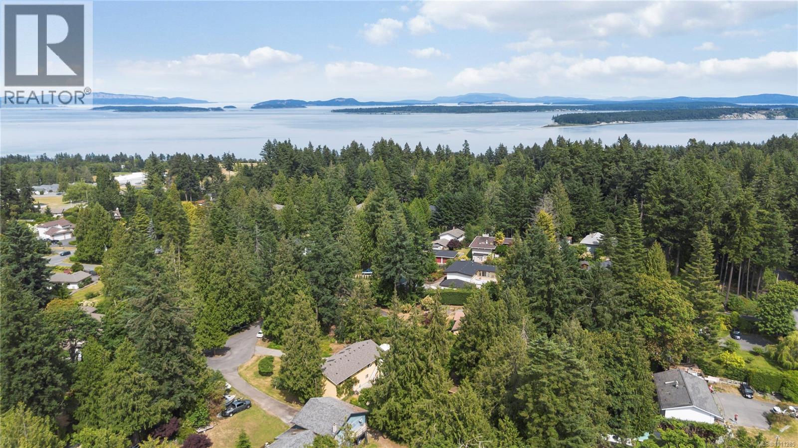 Property at 1881 Llewellyn Pl image 3