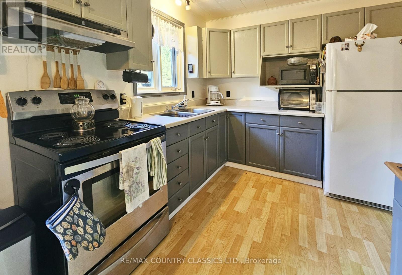 1632 Division Road, Killaloe, Ontario  K0J 2A0 - Photo 10 - X12348135