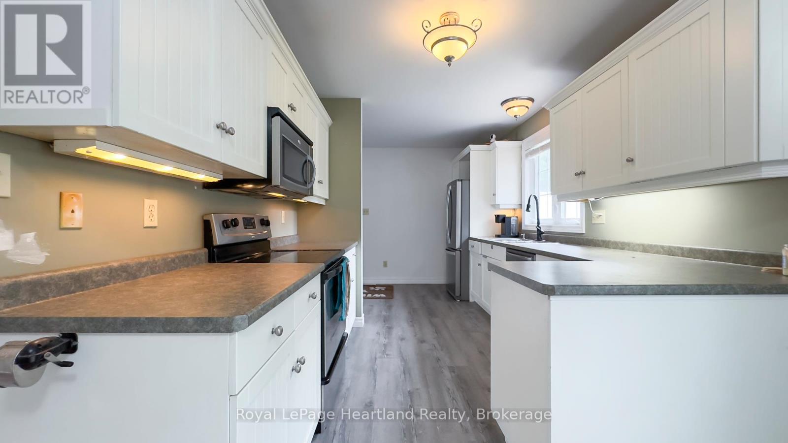 72 Princess Street W, Central Huron, Ontario  N0M 1L0 - Photo 12 - X12344302