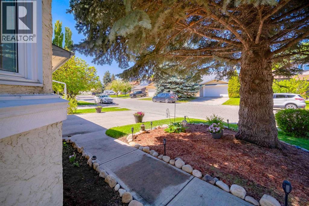 Property at 16 Sunhaven Way SE image 2