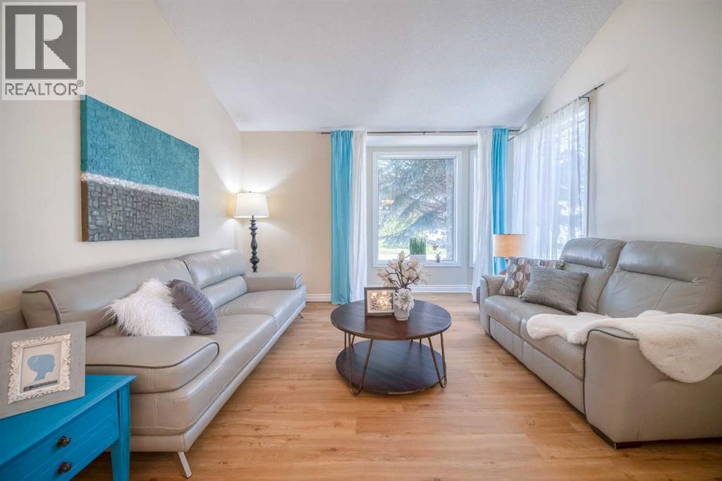Property at 16 Sunhaven Way SE image 4