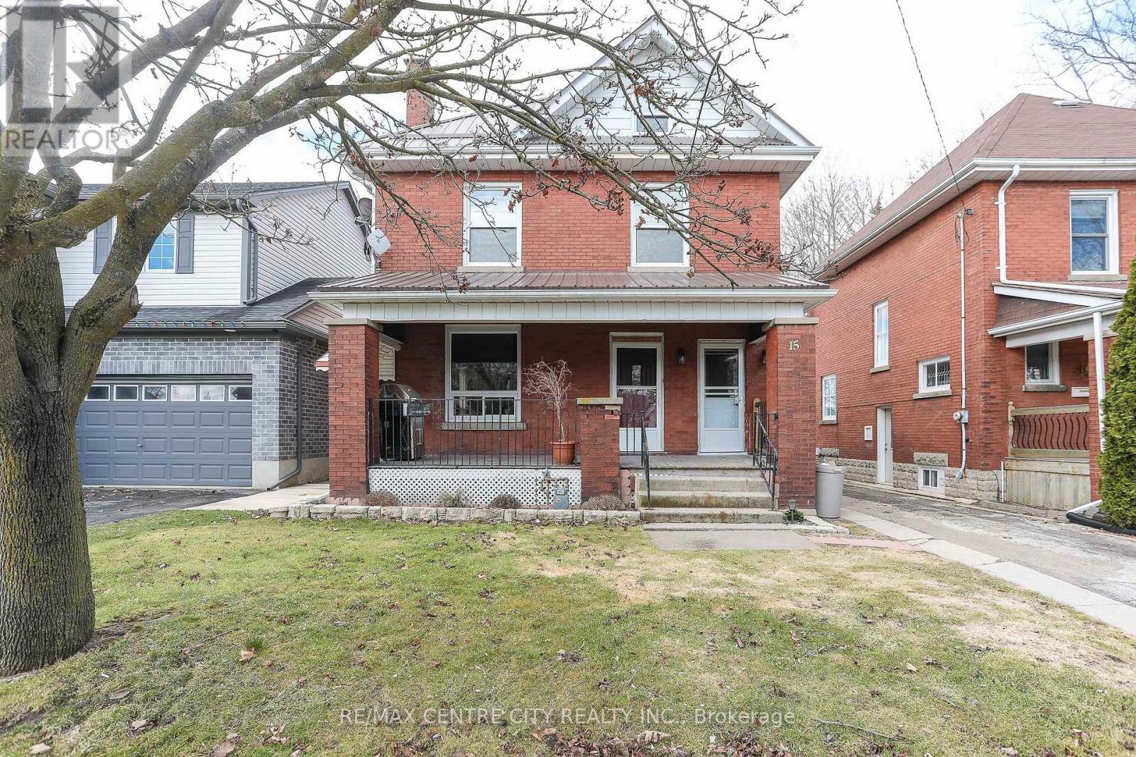15 Wilson Avenue, St. Thomas, Ontario  N5R 3P9 - Photo 1 - X12348161