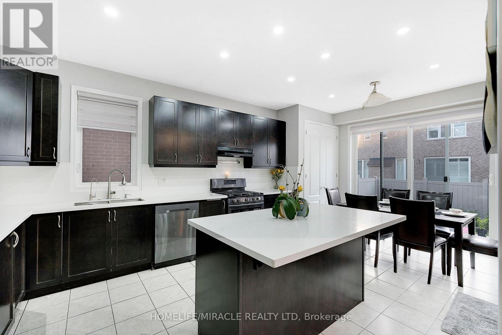 69 Mincing Trail, Brampton, Ontario  L7A 4S9 - Photo 12 - W12334421